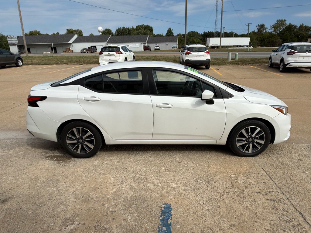 2022 Nissan Versa Image 6