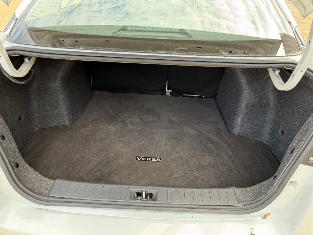 2022 Nissan Versa Image 9