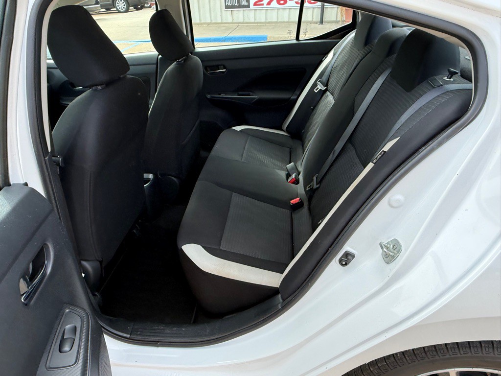 2022 Nissan Versa Image 10