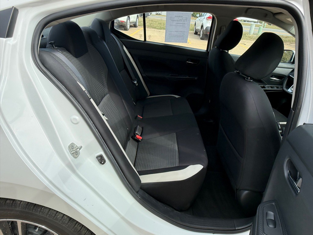 2022 Nissan Versa Image 11