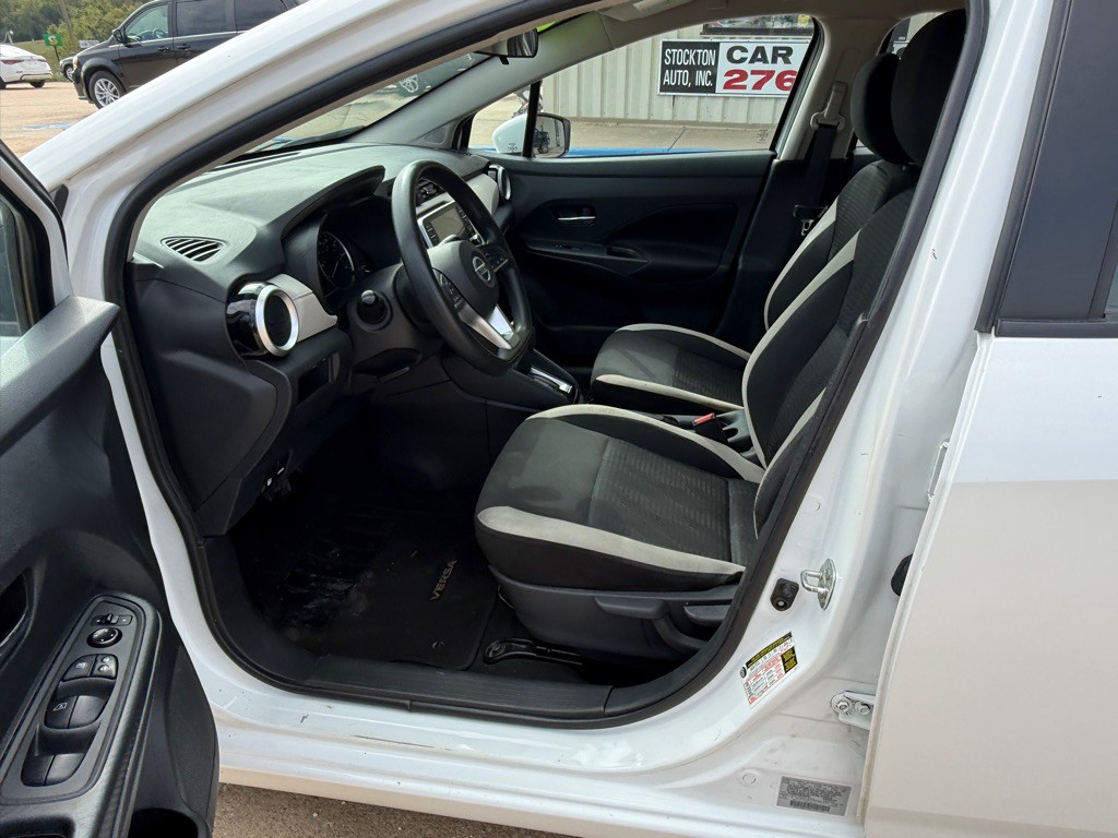 2022 Nissan Versa Image 13