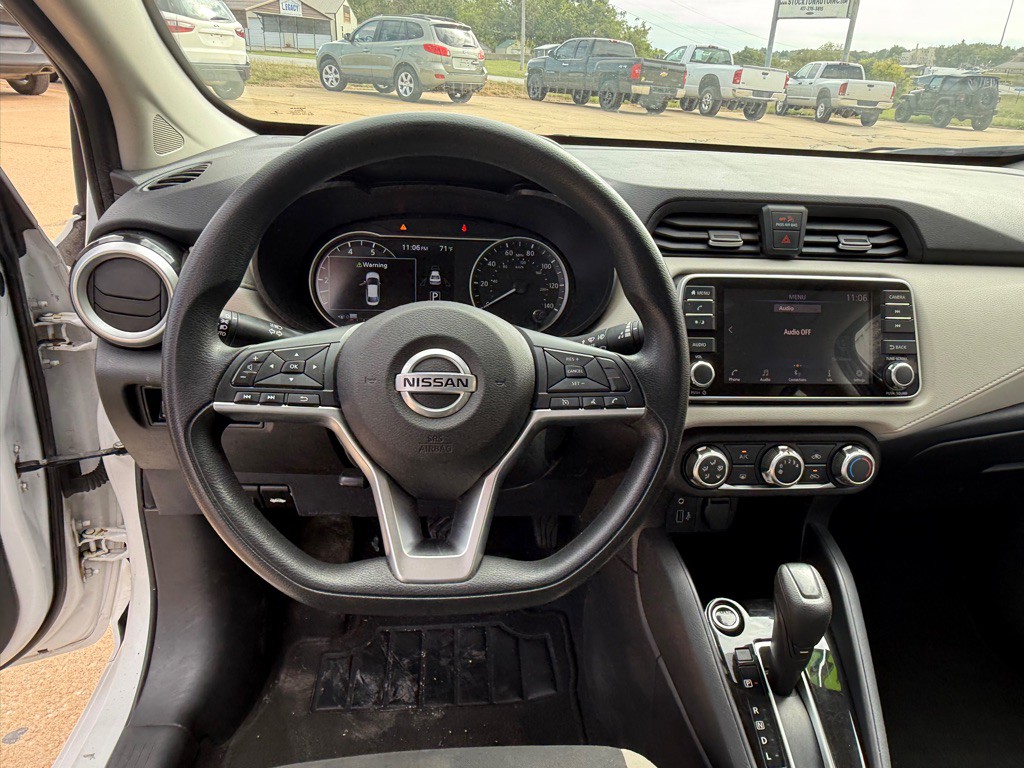 2022 Nissan Versa Image 14