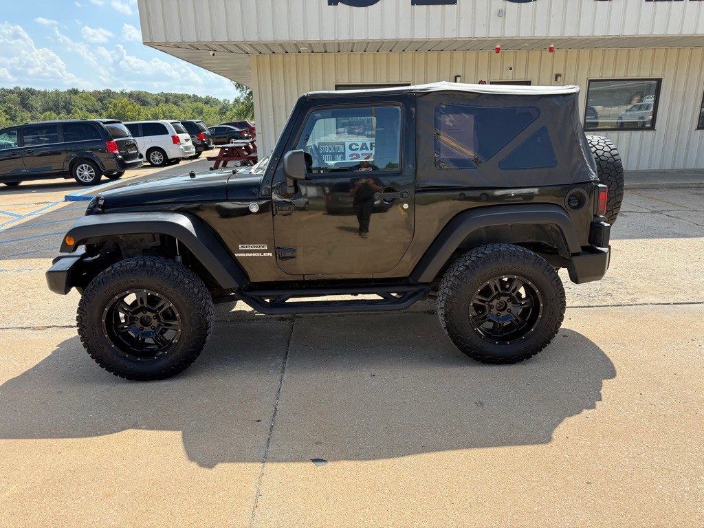 2012 Jeep Wrangler Image 2