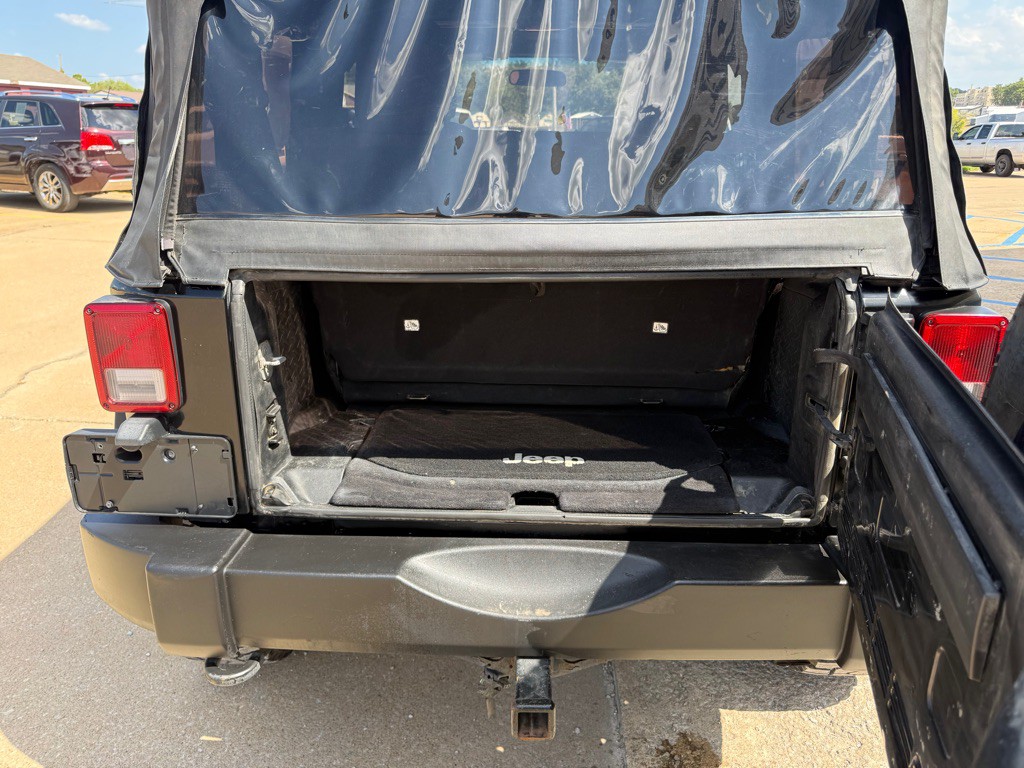 2012 Jeep Wrangler Image 10