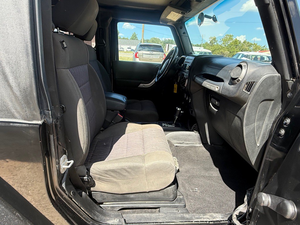 2012 Jeep Wrangler Image 12