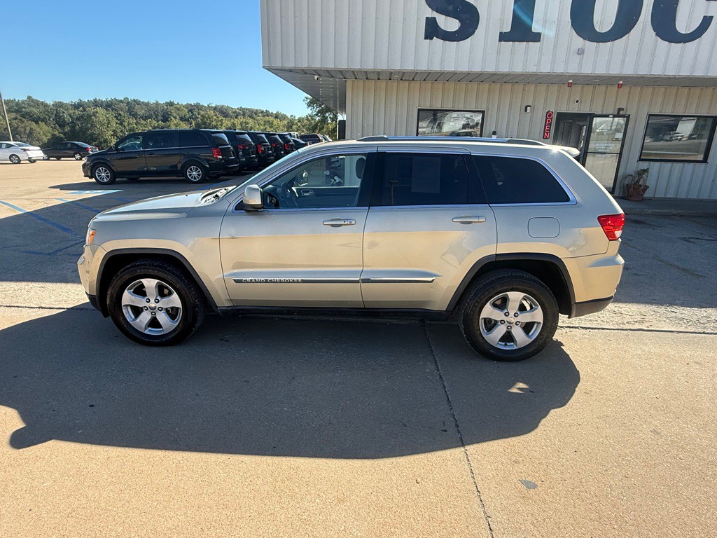 2011 Jeep Grand Cherokee Image 2