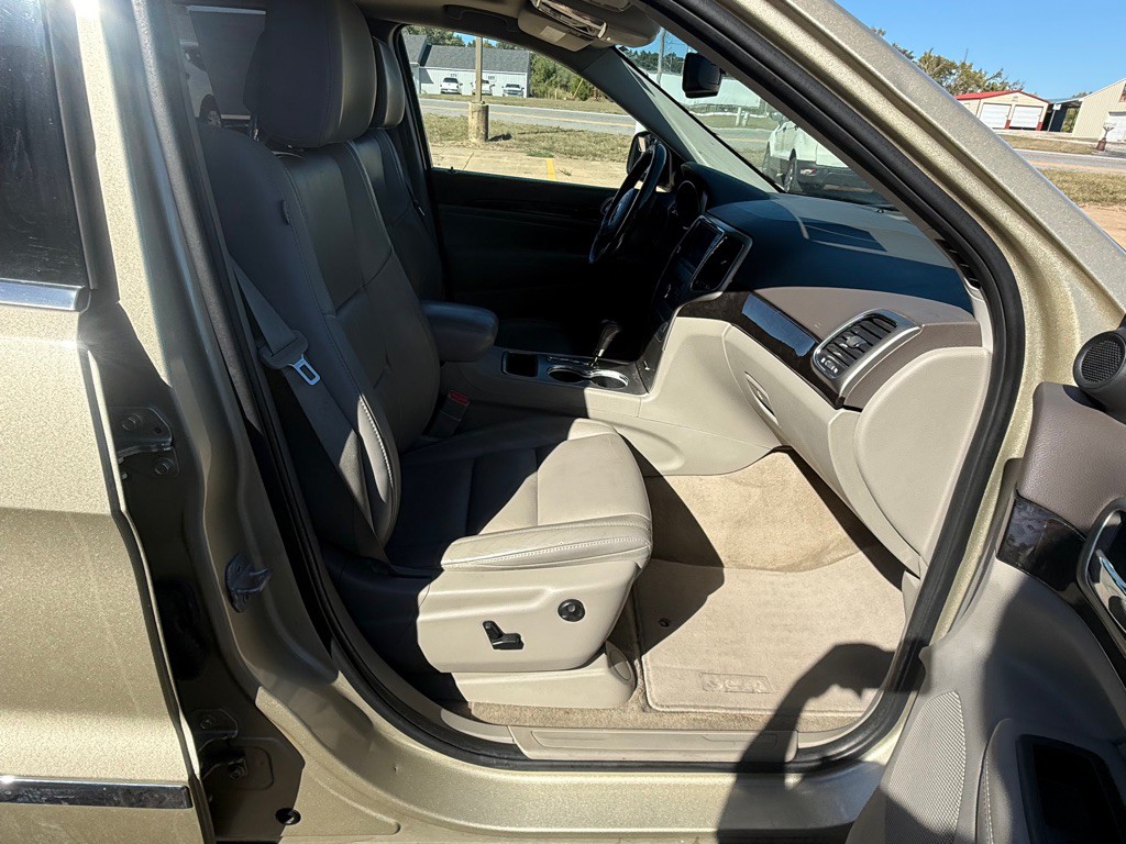 2011 Jeep Grand Cherokee Image 12