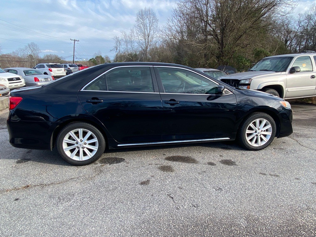 2014 Toyota Camry Image 2