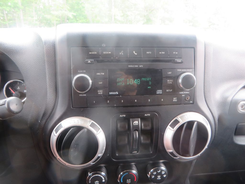 2011 Jeep Wrangler Unlimited Image 16