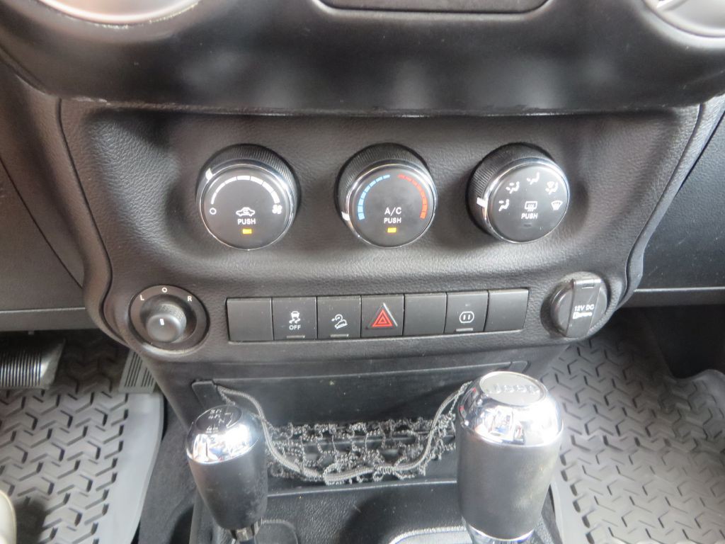 2011 Jeep Wrangler Unlimited Image 17