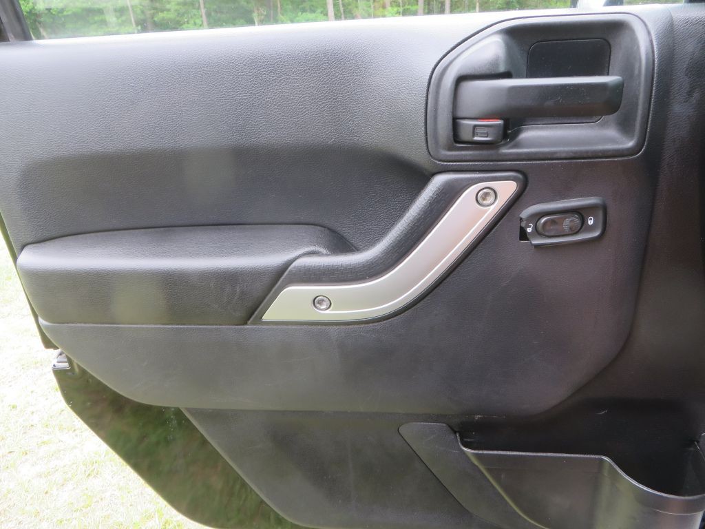 2011 Jeep Wrangler Unlimited Image 20