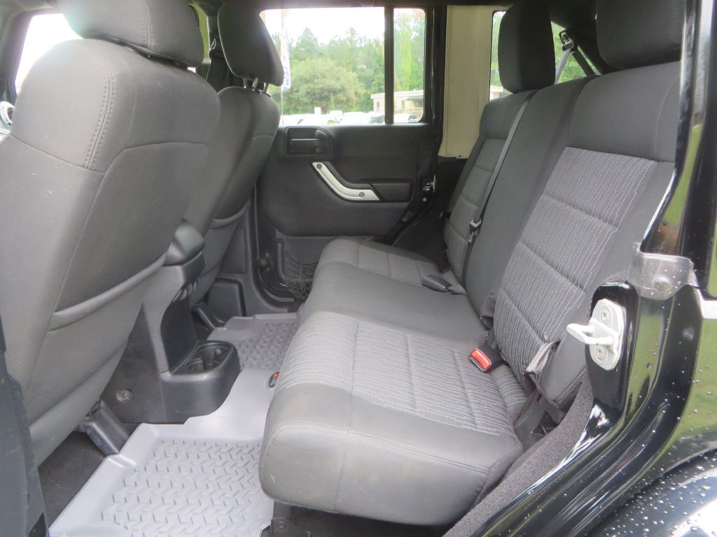 2011 Jeep Wrangler Unlimited Image 21