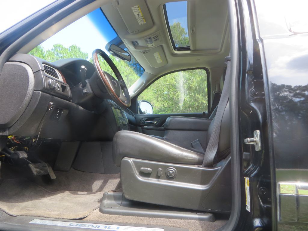 2010 GMC Yukon Image 11