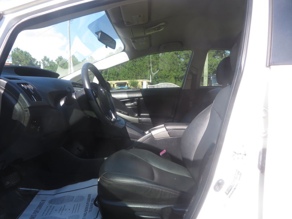 2013 Toyota Prius Image 10