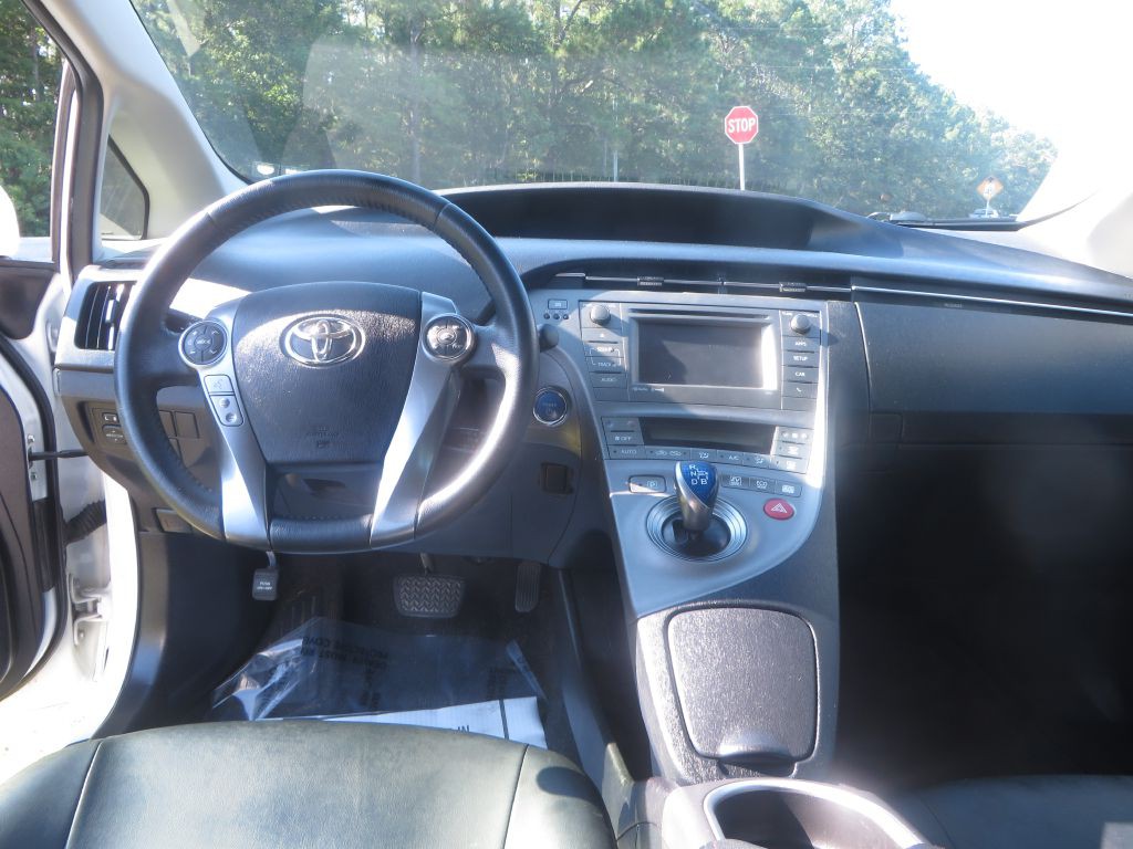 2013 Toyota Prius Image 11