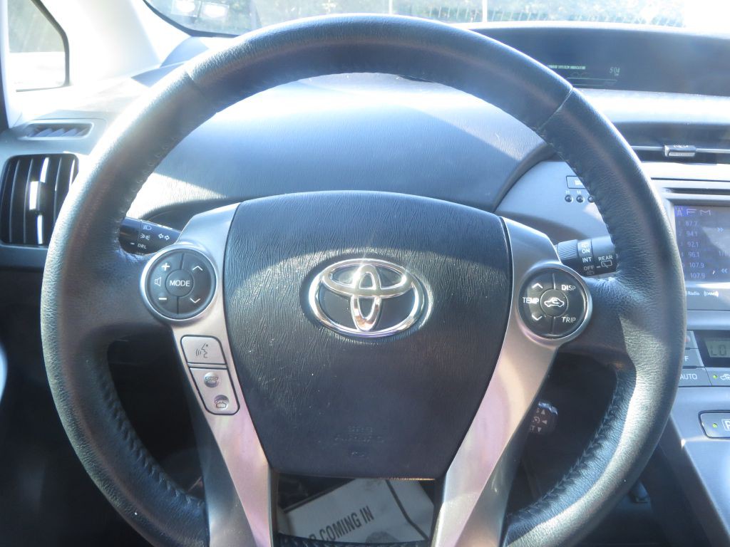 2013 Toyota Prius Image 14