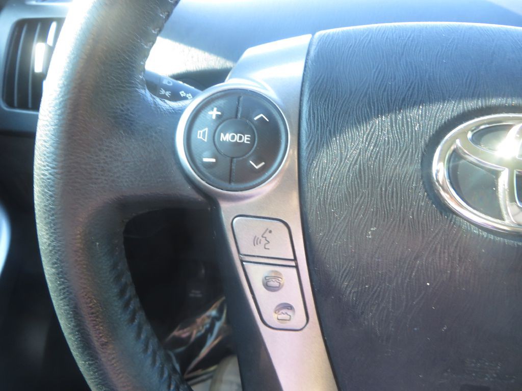 2013 Toyota Prius Image 15