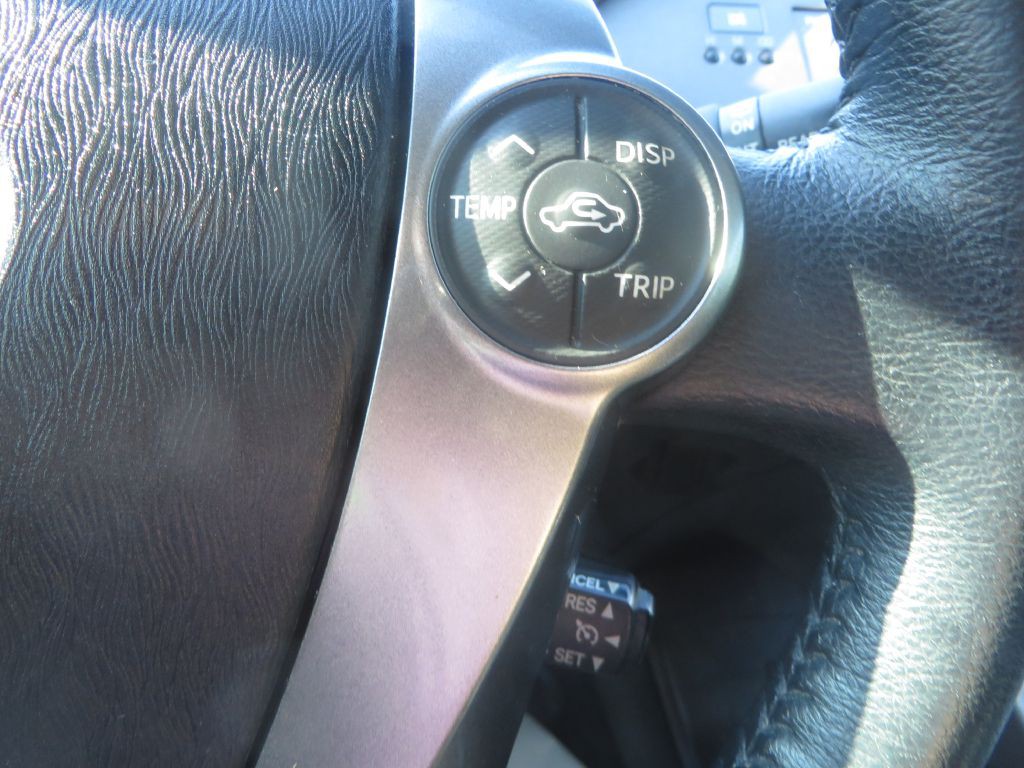 2013 Toyota Prius Image 16