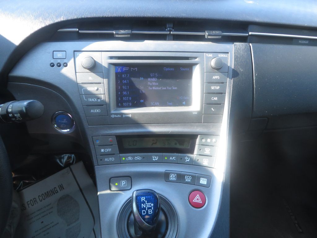 2013 Toyota Prius Image 17