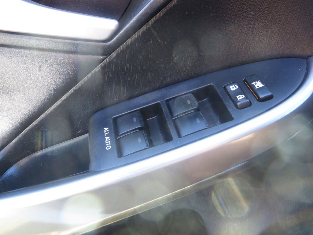 2013 Toyota Prius Image 20