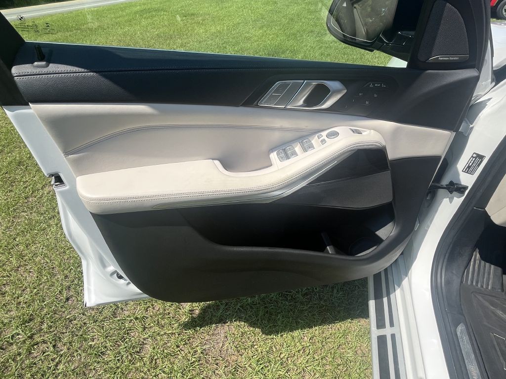 2020 BMW X7 Image 12