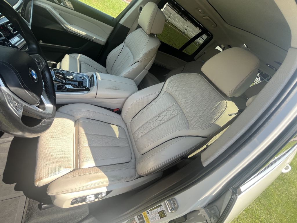 2020 BMW X7 Image 25