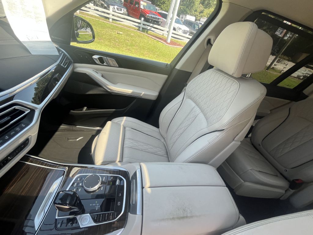 2020 BMW X7 Image 26
