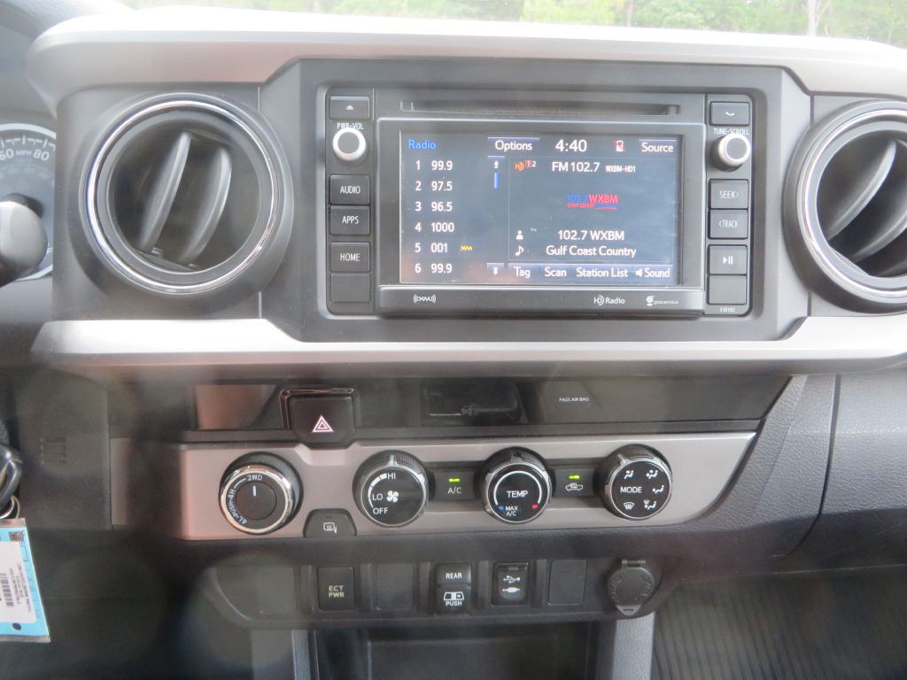 2018 Toyota Tacoma Image 21