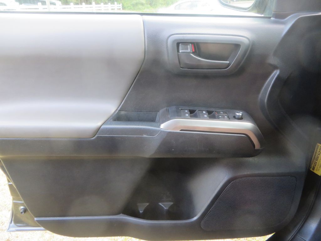 2018 Toyota Tacoma Image 26