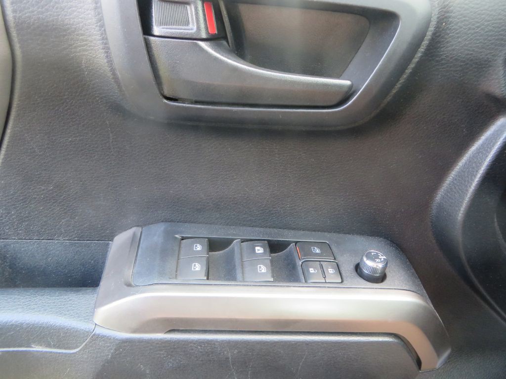 2018 Toyota Tacoma Image 27