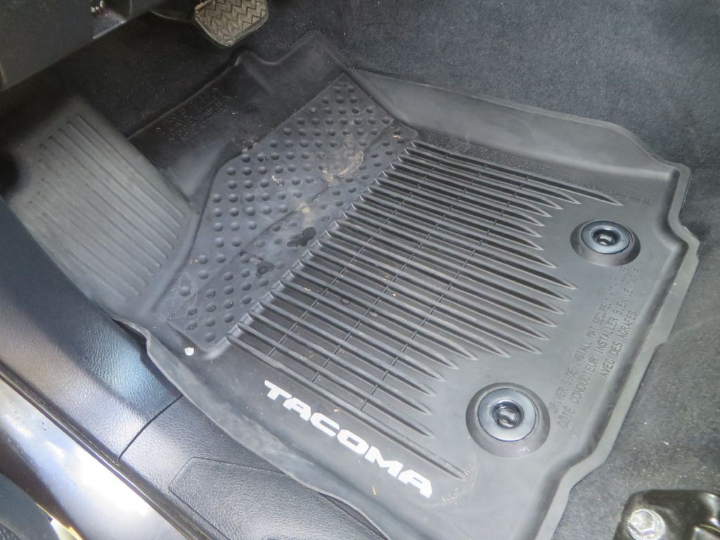 2018 Toyota Tacoma Image 29