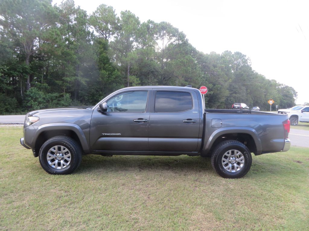 2018 Toyota Tacoma Image 2