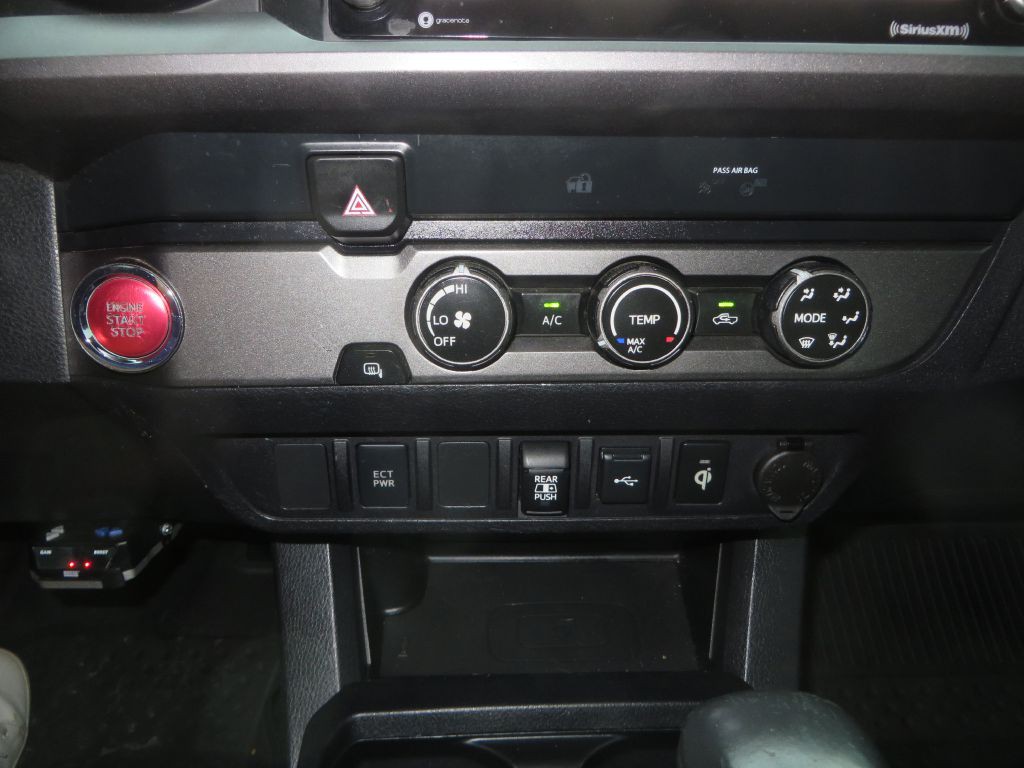2020 Toyota Tacoma Image 19