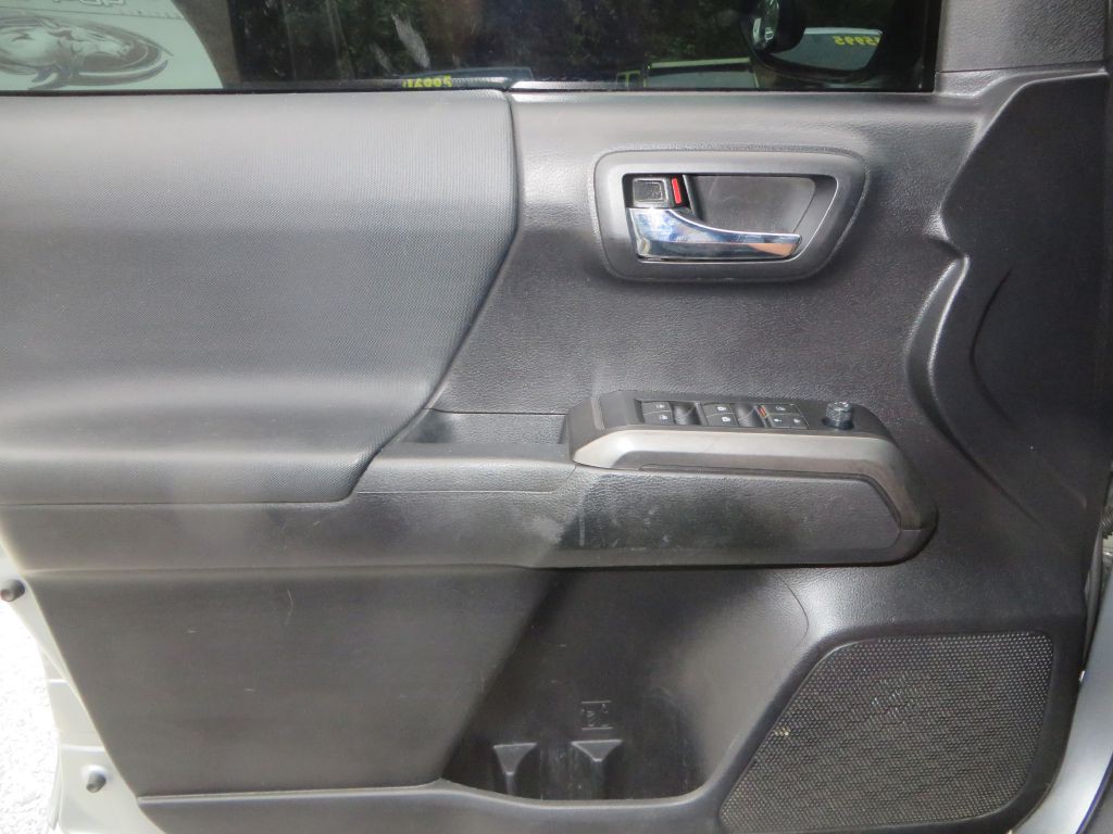 2020 Toyota Tacoma Image 22
