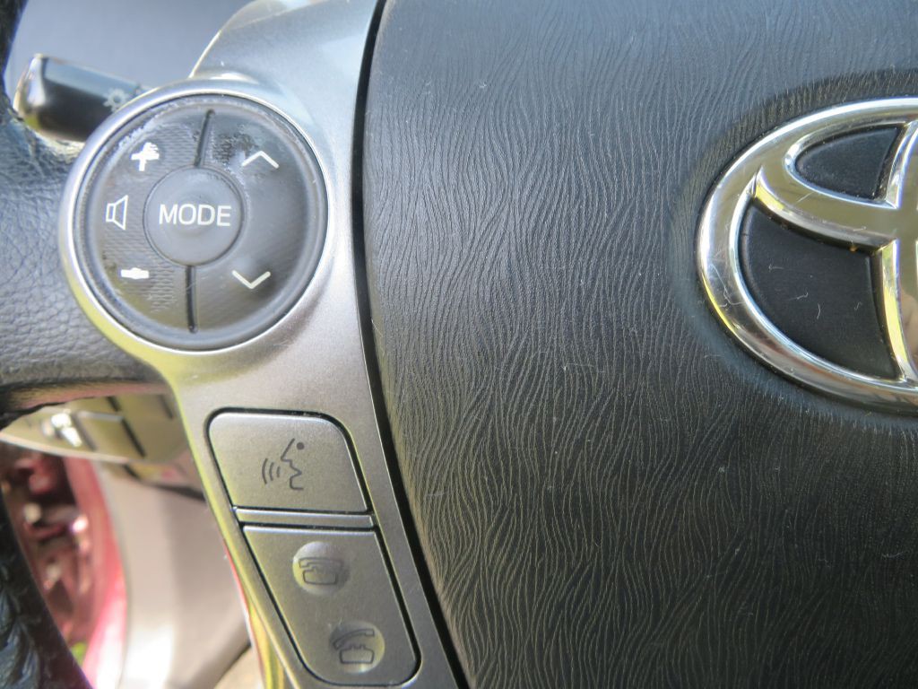 2013 Toyota Prius Image 10