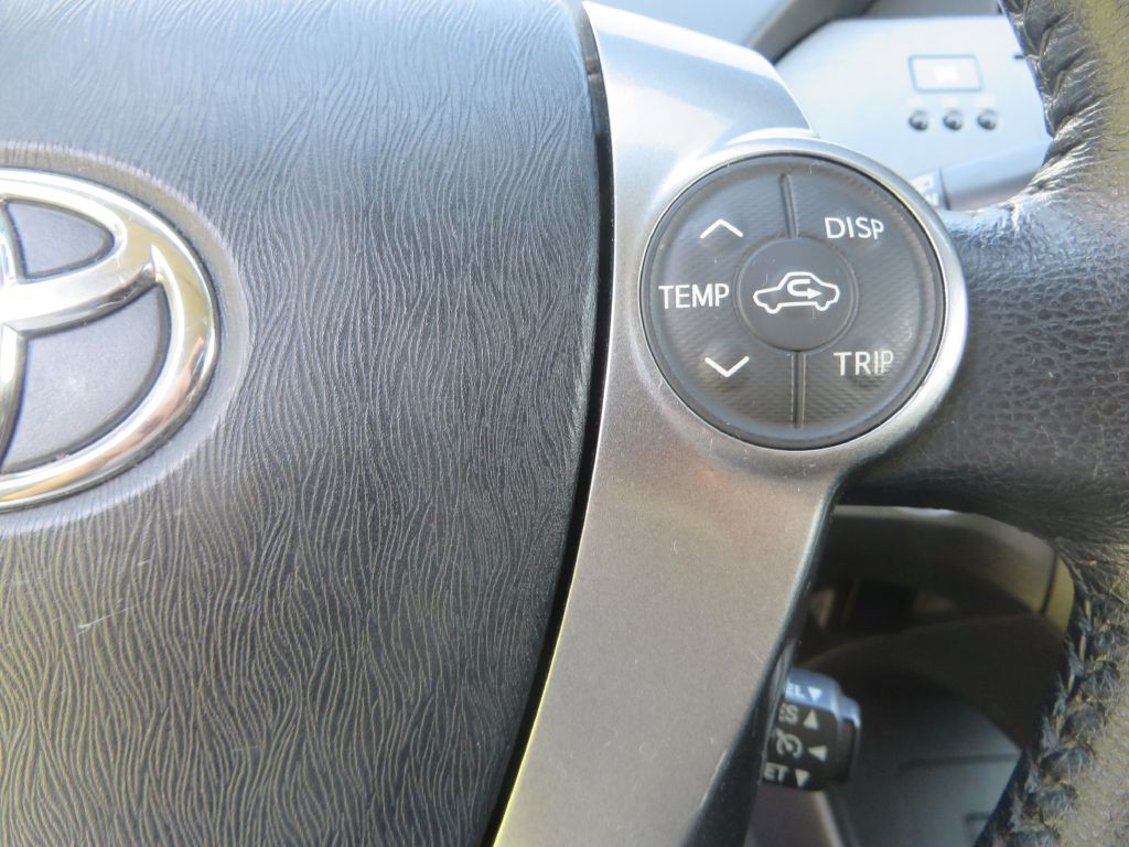 2013 Toyota Prius Image 11