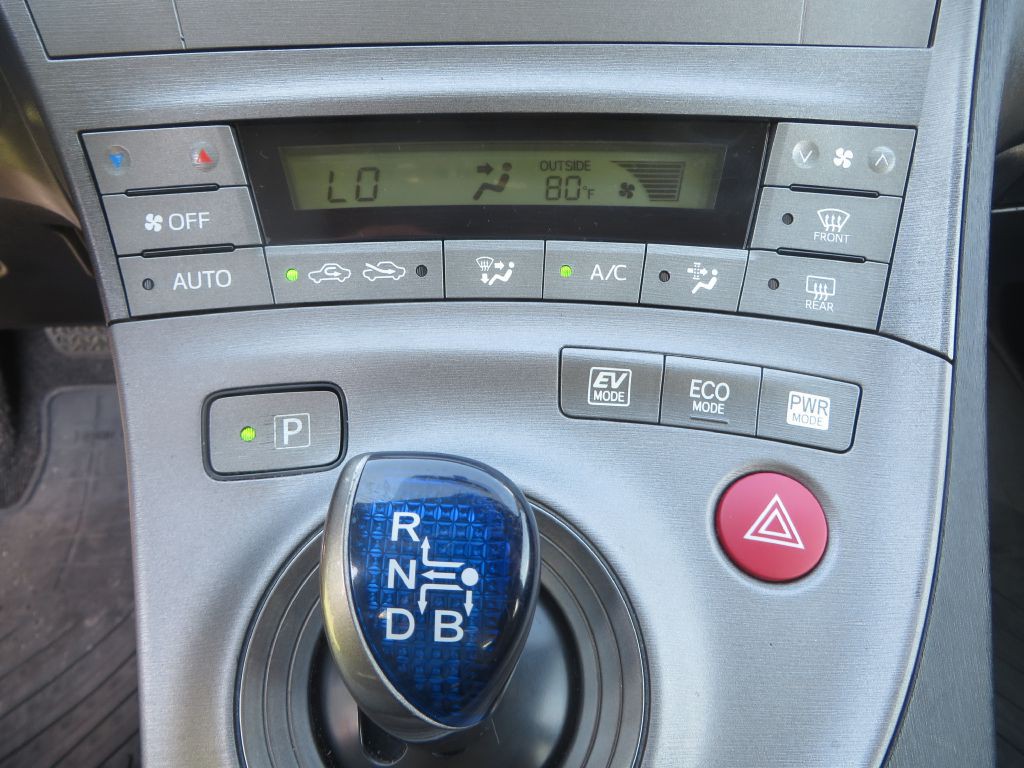 2013 Toyota Prius Image 15
