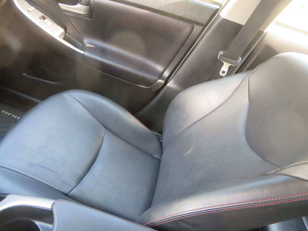 2013 Toyota Prius Image 16