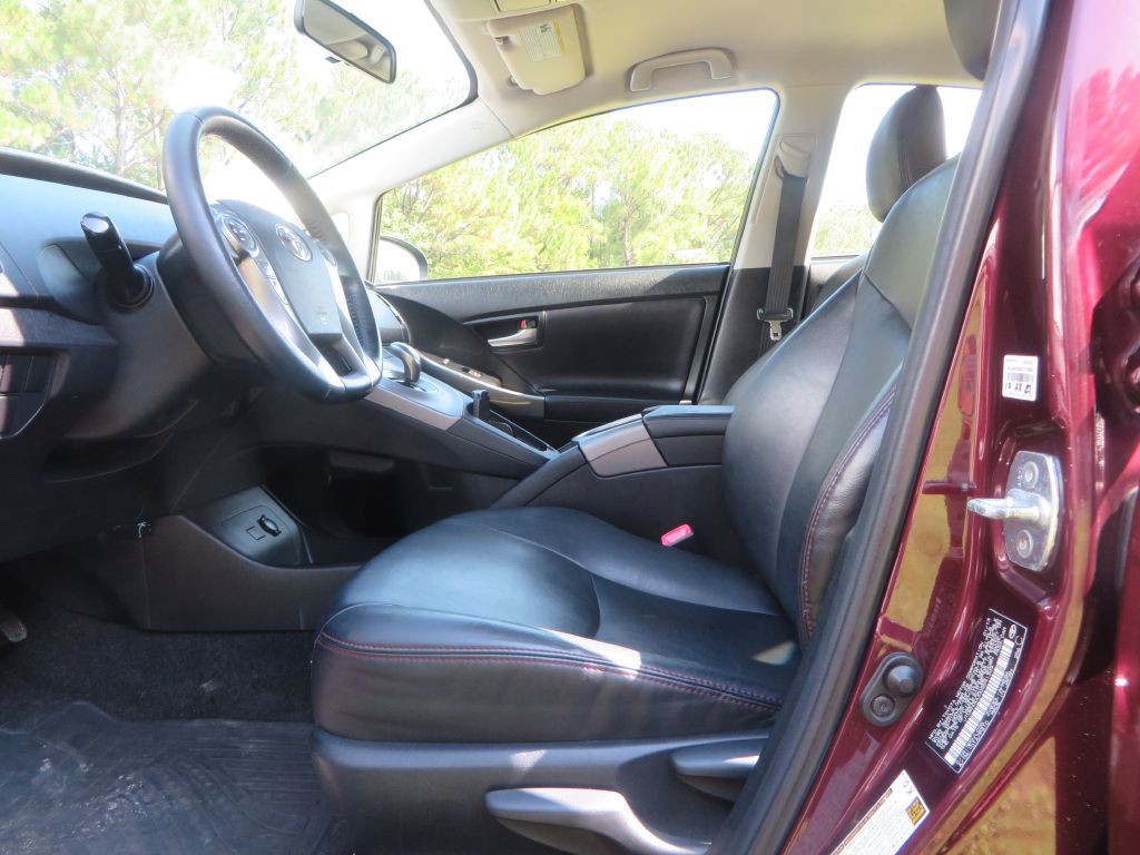 2013 Toyota Prius Image 17