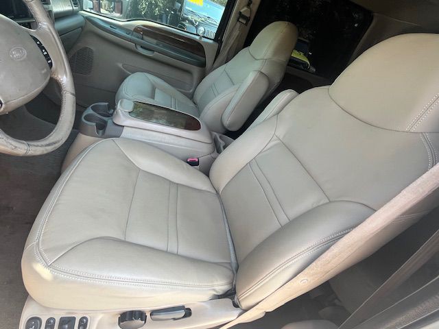 2001 Ford Excursion Image 22
