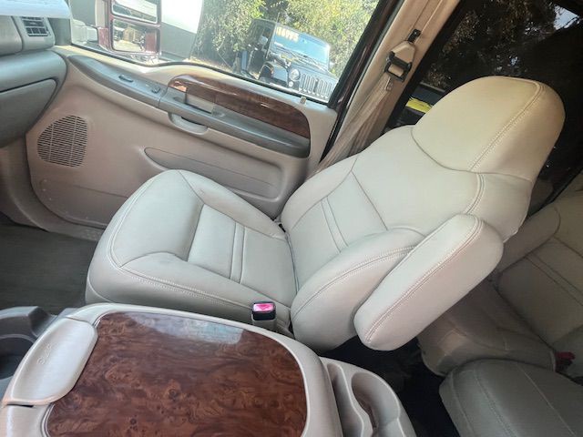 2001 Ford Excursion Image 23
