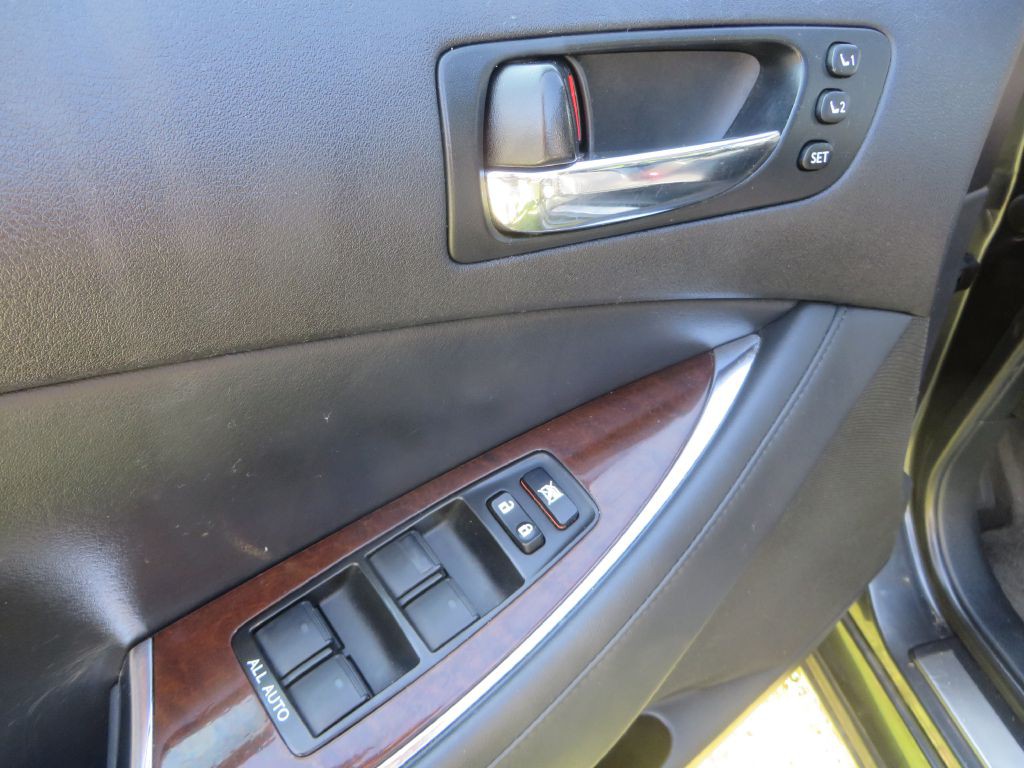 2011 Lexus ES Image 11