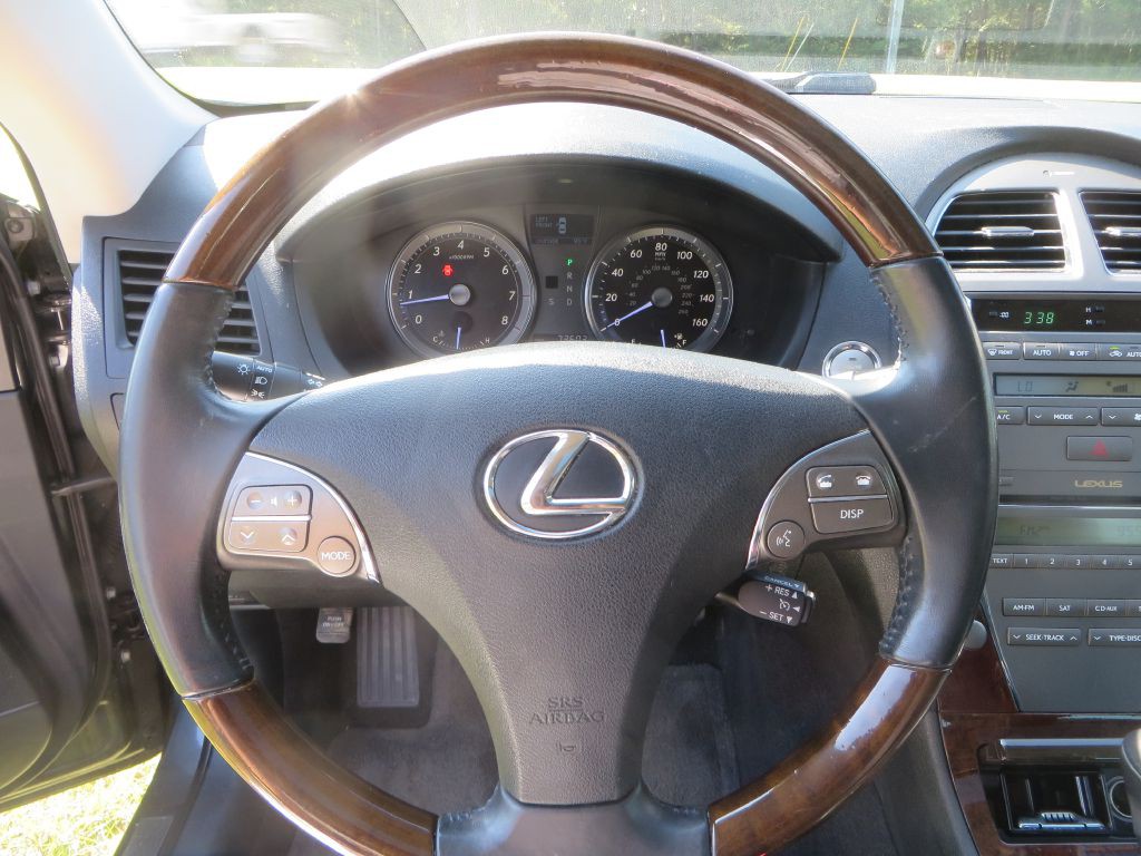 2011 Lexus ES Image 12