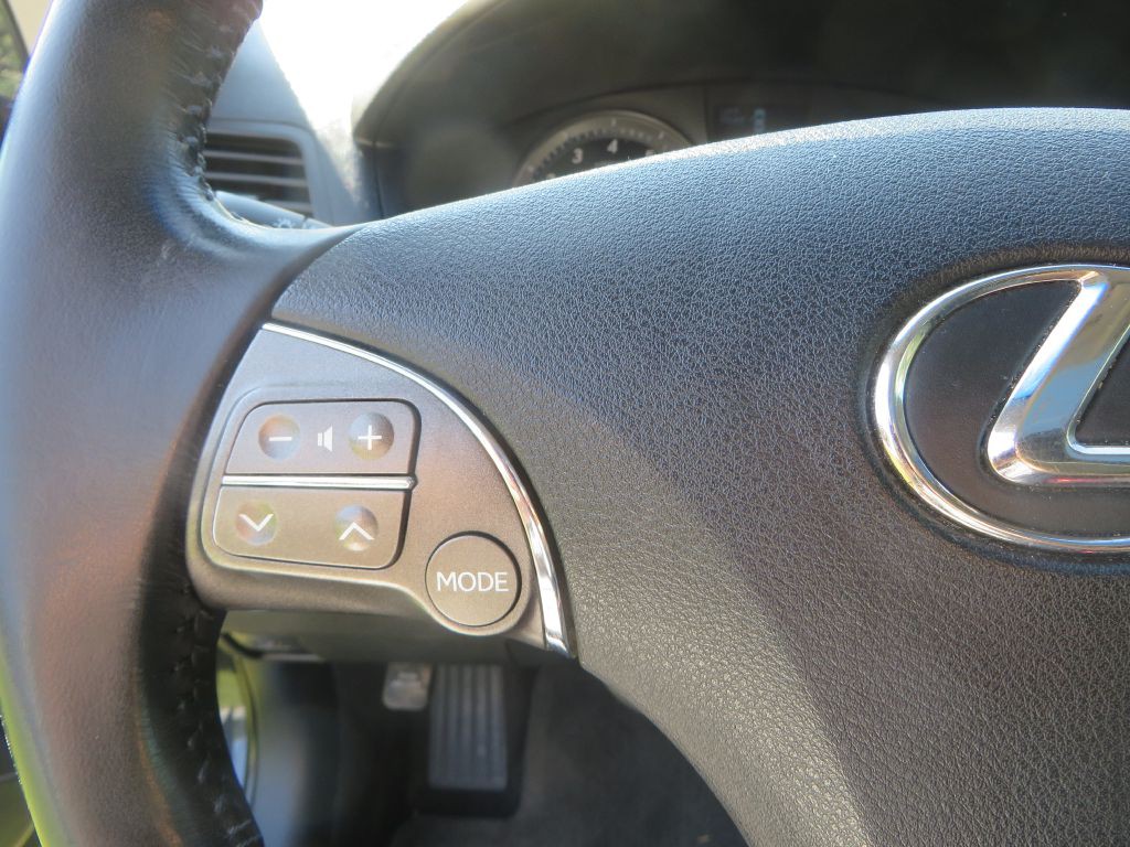 2011 Lexus ES Image 13
