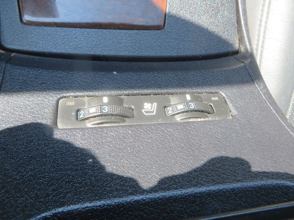 2011 Lexus ES Image 19