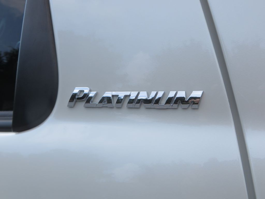 2015 Toyota Sequoia Image 11