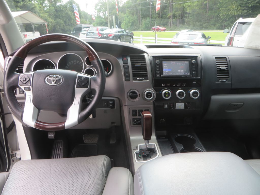 2015 Toyota Sequoia Image 14