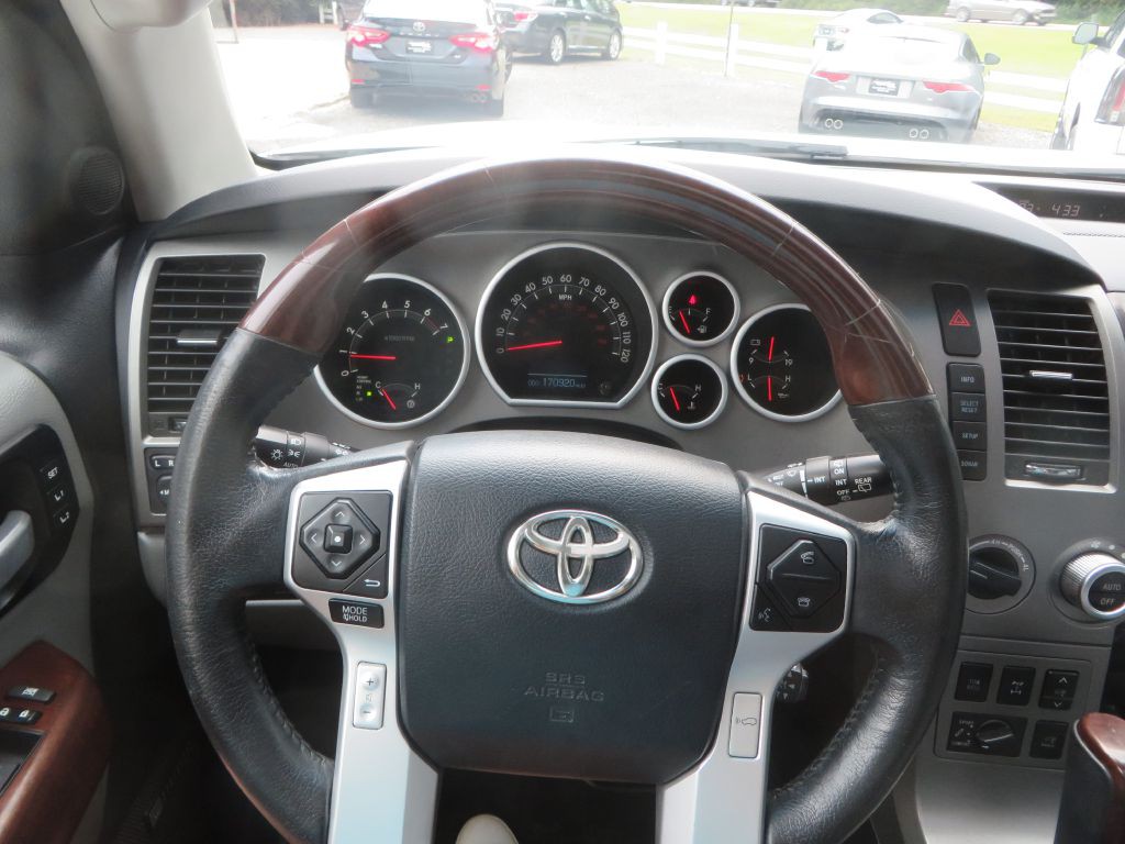 2015 Toyota Sequoia Image 15
