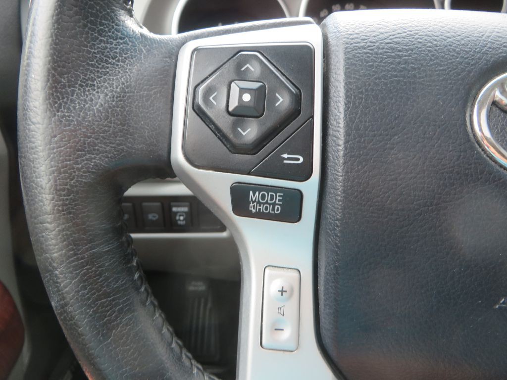 2015 Toyota Sequoia Image 16
