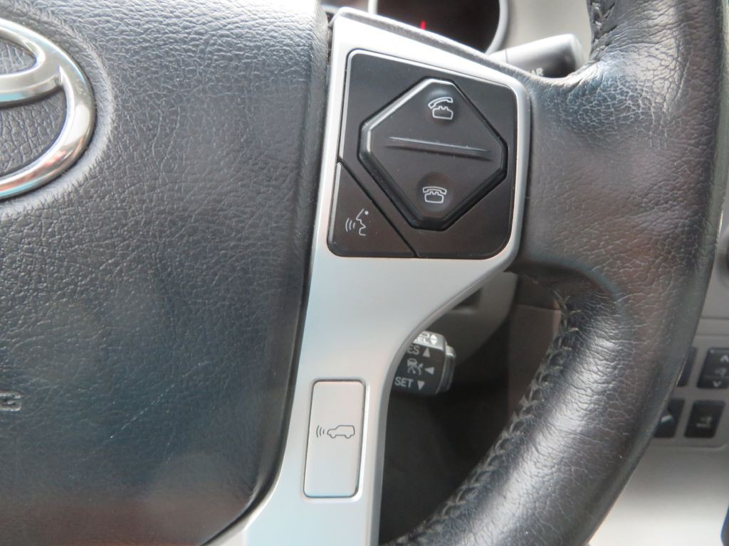 2015 Toyota Sequoia Image 17